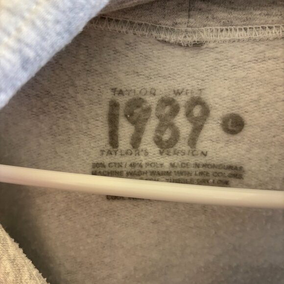 TAYLOR SWIFT 1989 Taylor's Version Hoodie Size L - Picture 3 of 3
